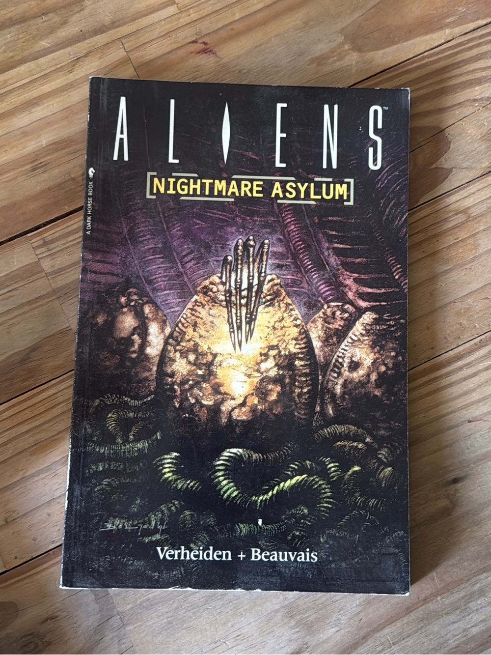 Aliens: Nightmare Asylum Graphic Novel - Black Cover